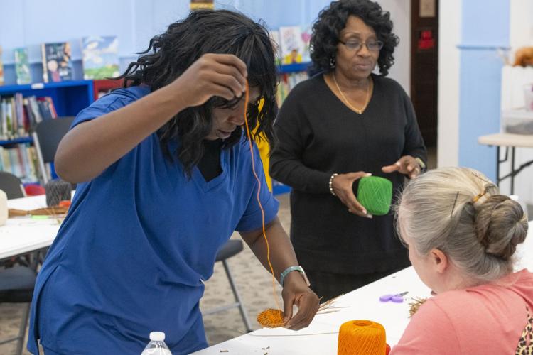 PHOTOS: Learning to weave pine straw baskets