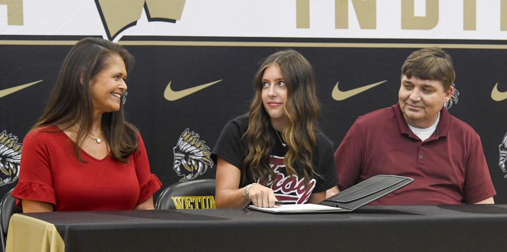 wetumpka signing 15.jpg