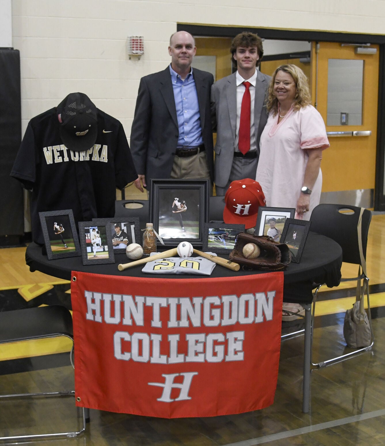 wetumpka signing 12.jpg