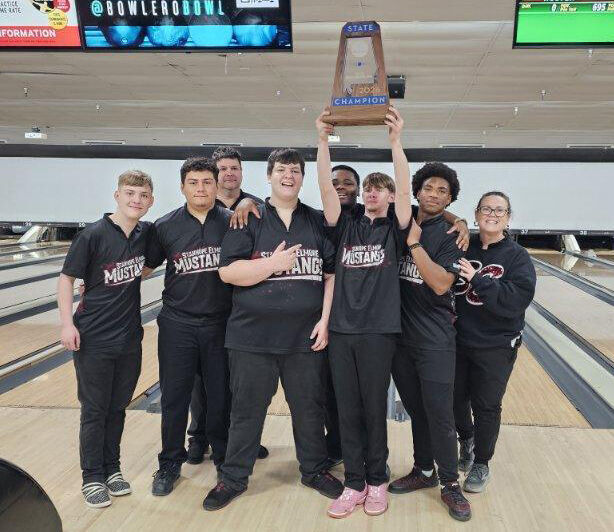 チーム Stanhope Elmore bowlers bring first state title to Millbrook