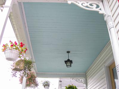 'Hain't' that porch ceiling blue?