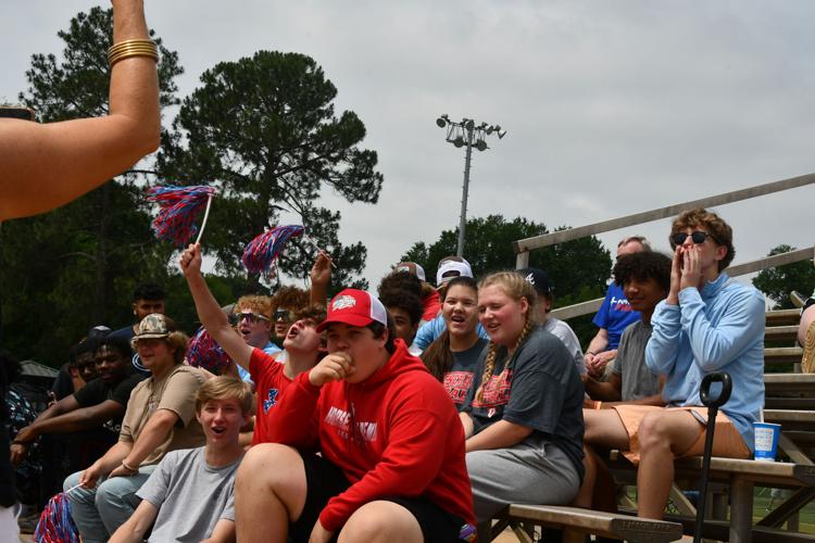 Horseshoe Bend alive after splitting games in first round of regionals