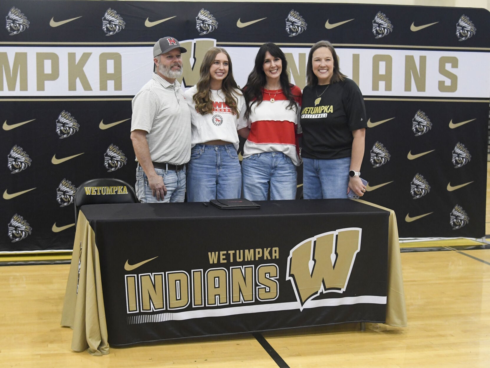 wetumpka signing 30.jpg