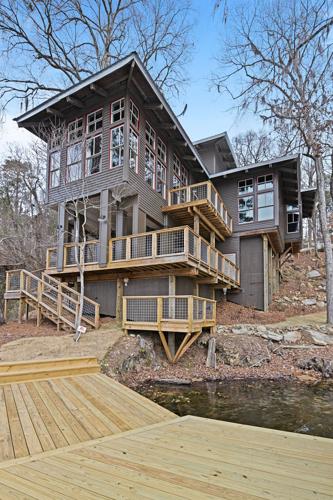 History of two Lake Jordan homes is intertwined