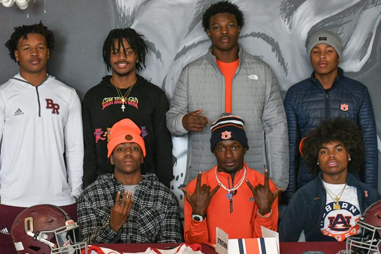 Simmons signs with Auburn