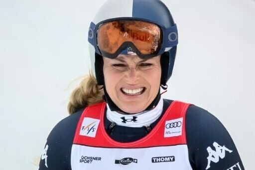 Lindsey Vonn reacts after crashing