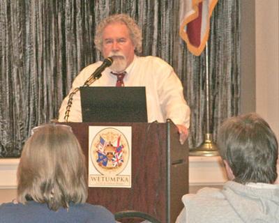 AU professor delivers lecture on impact crater