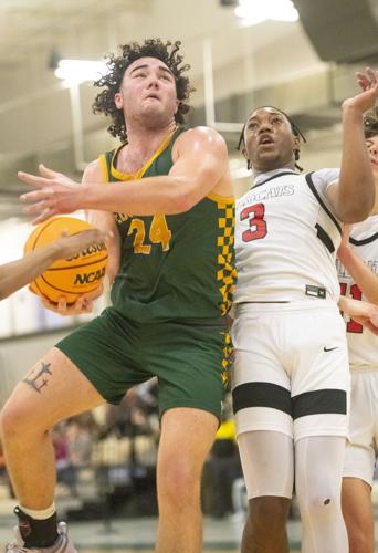 PHOTOS: Edgewood boys take on Springwood in the Elite 8