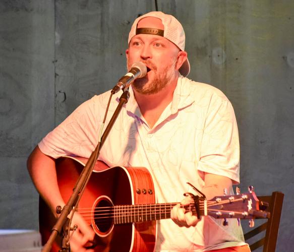 072926 Songwriters Martins Pizza 4.jpg