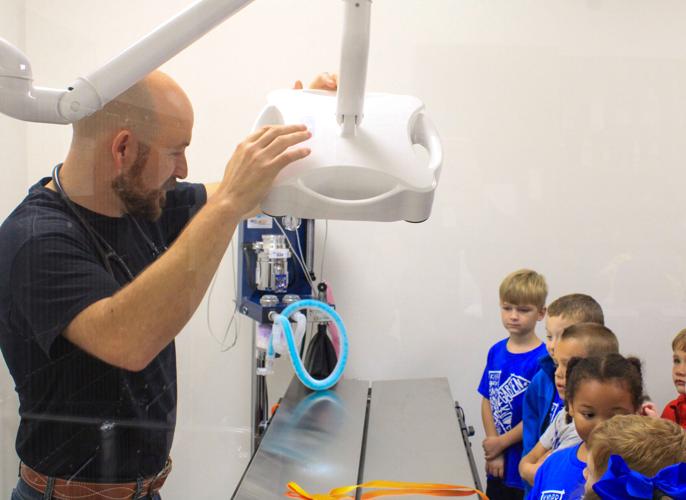RES kindergartens visit local veterinarian practice