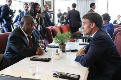 It was during that G20 in South Africa that French President Emmanuel Macron personally invited President Cyril Ramaphosa (R) to take part in the G7, Pretoria recalled