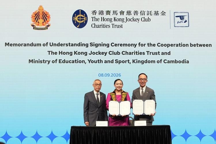 Photo 8:  Witnessed by Club Steward Jackson Woo (left), an MOU on early childhood education and development was signed today by Dr Gabriel Leung, Club Executive Director, Charities and Community (right), and H.E. Dr Kim Sethany, Permanent Secretary of S...