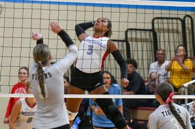 082725 HBS Volleyball.jpg