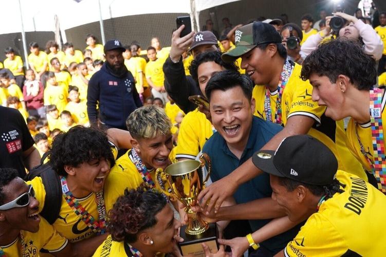 Jason Liu (in CSTS' signature green polo), Regional Director, CSTS USA giving out champion trophy to the winning team.