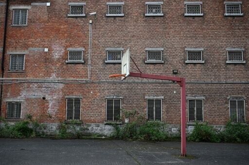 A charity offers tours of a disused prison in Brussels to highlight the dire situation