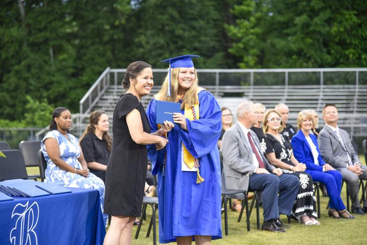 052726RHSGRAD15.jpg