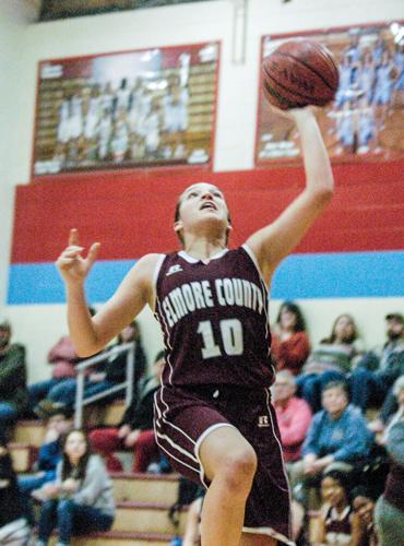 Madison Traylor, Jamie Singleton honored at Bryant-Jordan banquet