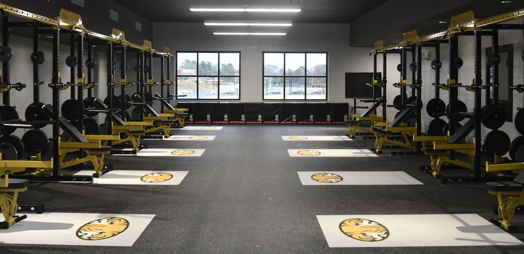 Dadeville fieldhouse ribbon cutting