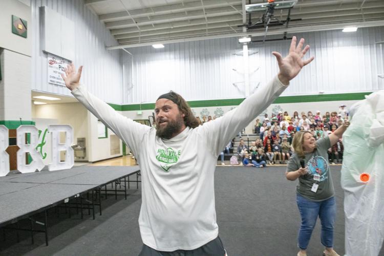 PHOTOS: Studnets react to the reveal of mystery readers