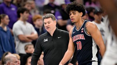 Fewer players like Koa Peat will be staying in NBA Draft, but that's no consolation for Arizona's Tommy Lloyd