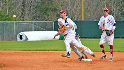 Dawgs, Mustangs split Opening Day games with Oak Mountain