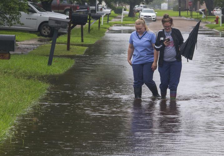 As Harvey arrives, officials anticipate days of flooding