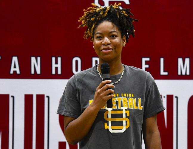 040826 SEHS signing 09.jpg