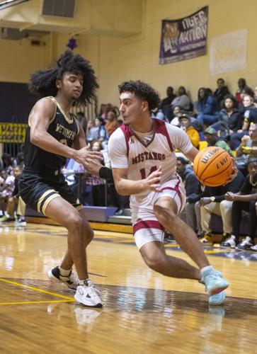 PHOTOS: Wetumpka boys basketball takes on Stanhope Elmore
