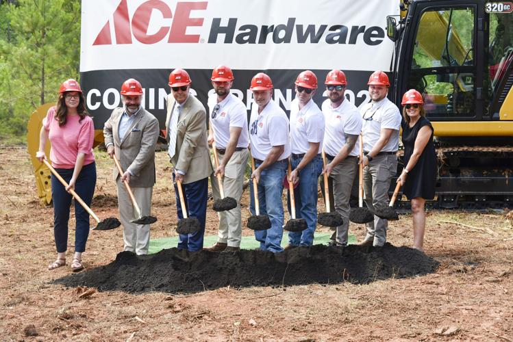 061026ACEHardware1.jpg