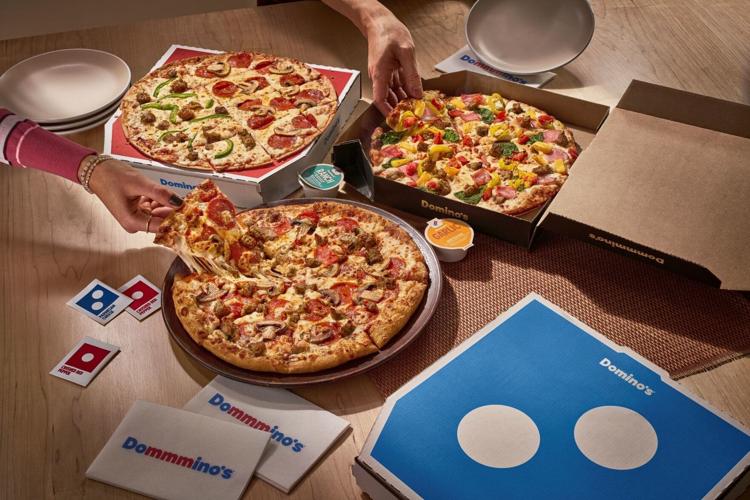 La promoción Best Deal Ever de Domino's ofrece a sus clientes cualquier pizza con cualquier ingrediente por solo $9.99 cada una.