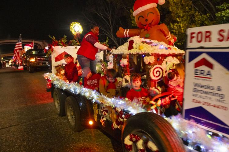 PHOTOS: Christmas on the Coosa