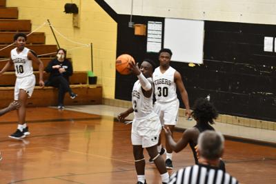 Dadeville Tigers receive first loss in close battle with LaFayette