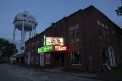 Mt. Vernon marquee comes back to life