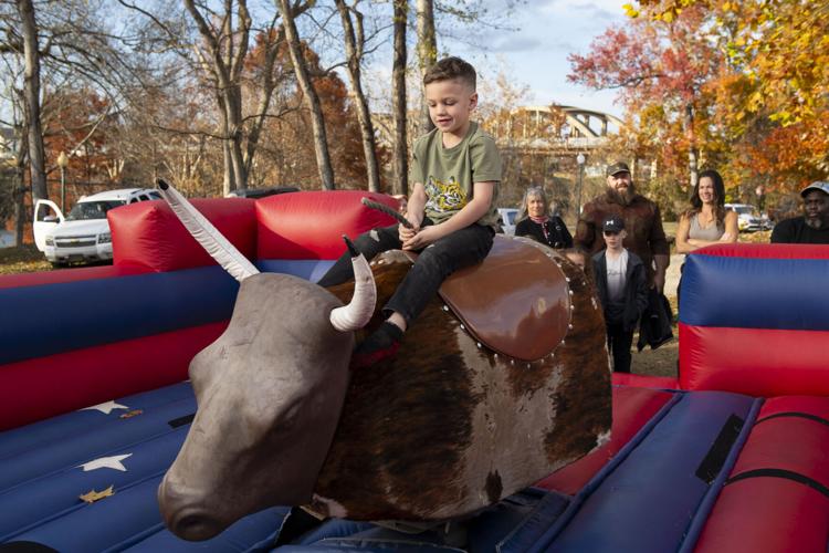 PHOTOS: Christmas on the Coosa
