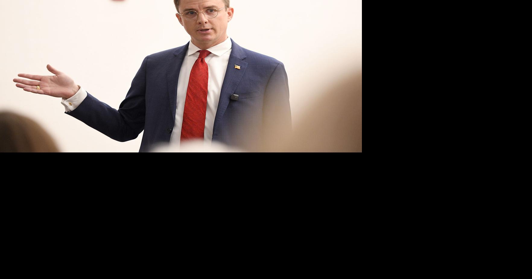 Matthews wants to bring federal experience to Congress