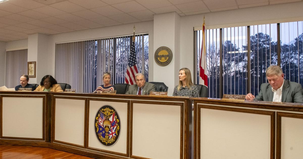 Wetumpka council looks to extend moratorium package stores and vape shops