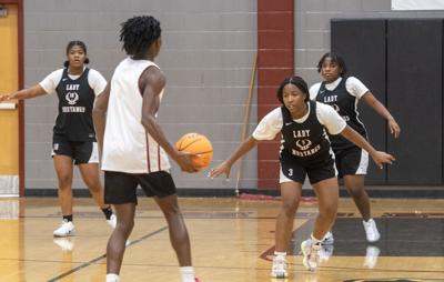 11525 SEHS Girls Basketball.jpg