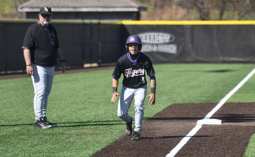 030426 tall-holt baseball 04.jpg