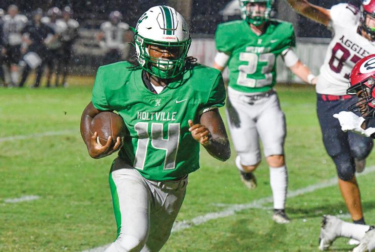 Dalton Middleton / TPI Holtville's Daishaun Zeigler scores the first touchdown of Holtville's win over Sylacauga. Zeigler rushed for 129 yards and two touchdowns in the win.
