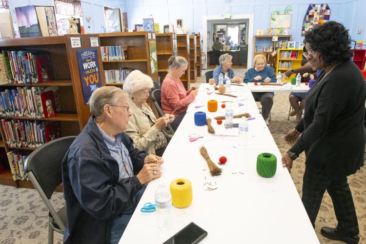 PHOTOS: Learning to weave pine straw baskets