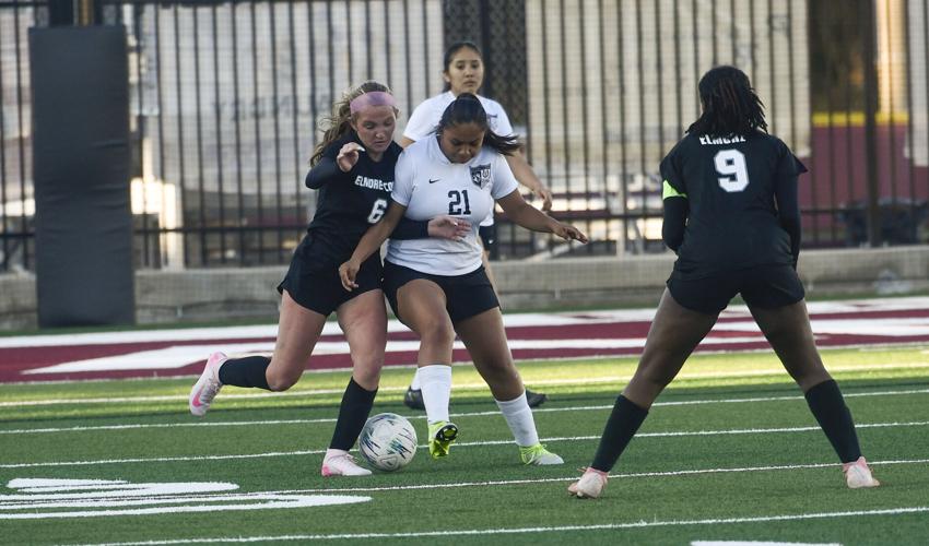 SE at EC girls 01.jpg