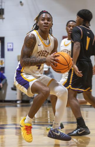 013026 tallassee basketball 15.jpg