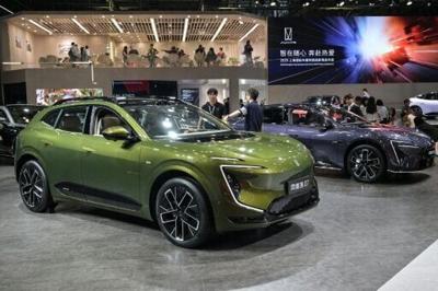 From next year, cars sold in China will have to have door handles with mechanical releases following safety concerns over problems with aerodynamic doors