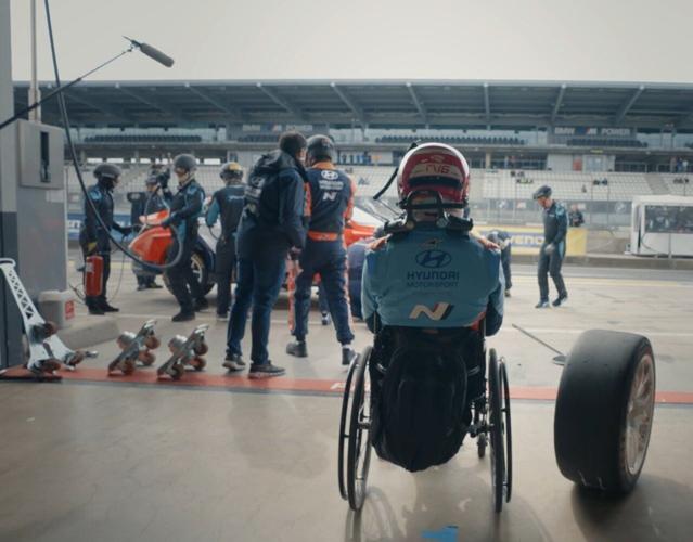 Robert Wickens in the pits at the ADAC RAVENOL 24hr Nürburgring on June 23, 2025 (Photo/Hyundai)