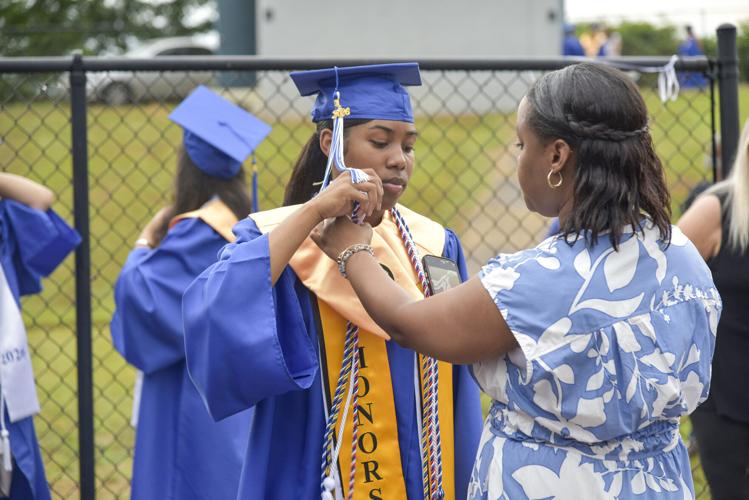 052726RHSGRAD9.jpg