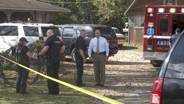 Manhunt continues for alleged Eclectic robber; reward offered