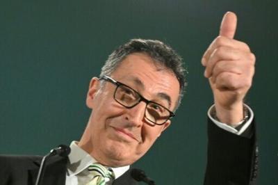 Ozdemir became one of the first federal MPs with Turkish roots in 1994