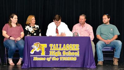 Segrest signs to wrestle at Huntingdon College
