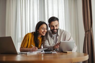 The Nerds explore how to stop living paycheck to paycheck, moneymaxxing and high utility bills.