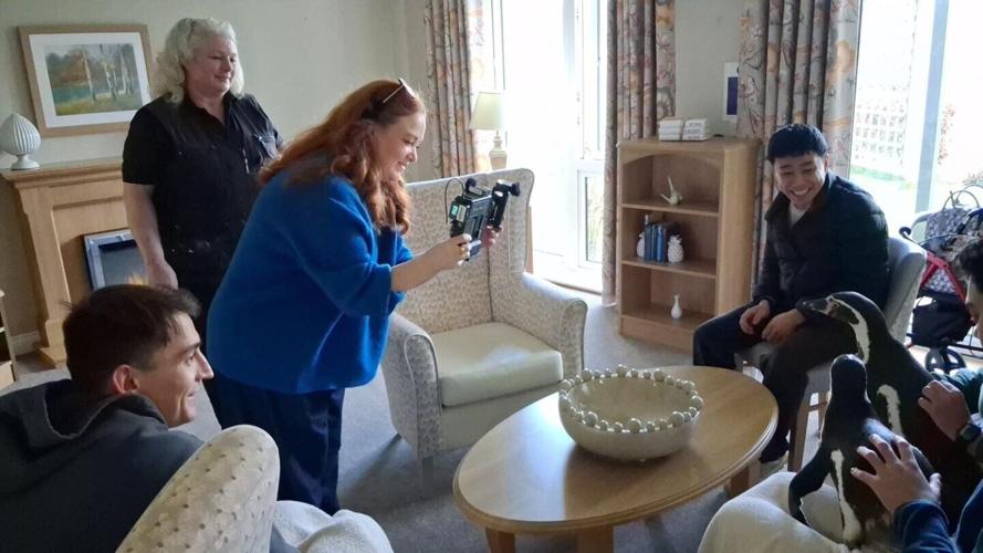 Adorable photos show penguins visiting residents in a care home
